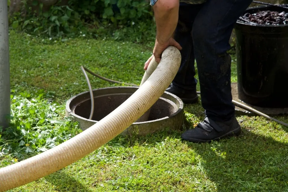 clear signs your septic tank needs pumping